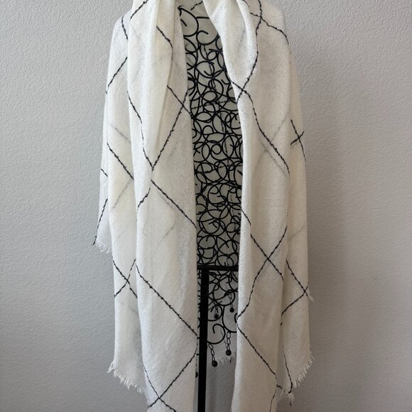 Chan Luu Cashmere Scarf Wrap White Black Windowpane - Picture 2 of 2